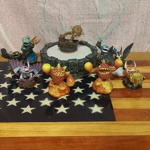 Lot of 9 Skylanders figures and portal of power
